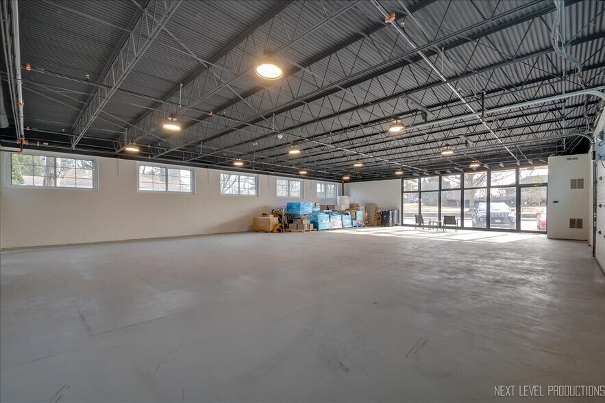 More Photos Of 28w520 Batavia Rd, Warrenville Warehouse For Lease