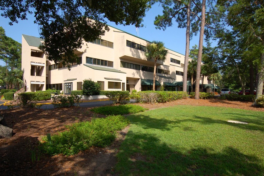 More Photos Of 32 Office Park Rd, Hilton Head Island Office For Lease