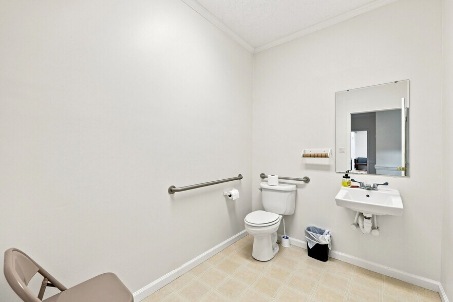 More Photos Of 1708 S Mebane St, Burlington Office For Sale