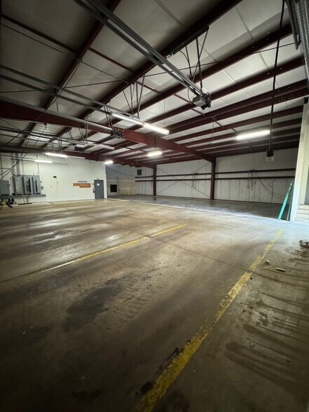 More Photos Of 9941 N Alpine Rd, Machesney Park Warehouse For Lease