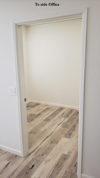 More Photos Of 22700 Lyons Ave, Newhall Office For Lease