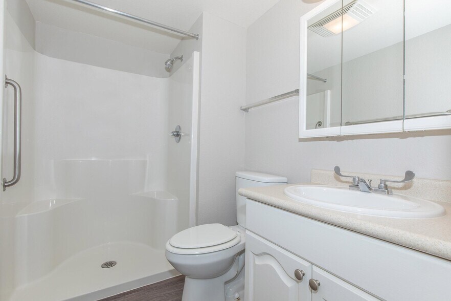 More Photos Of 1027 Washington Ave, Golden Apartments For Lease