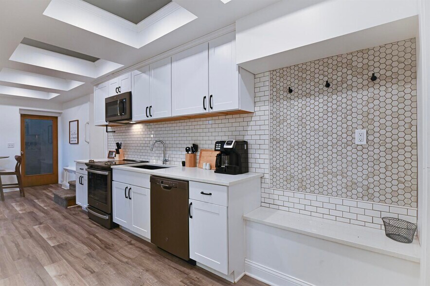 More Photos Of 5519 Northwest Radial Hwy, Omaha Medical For Sale