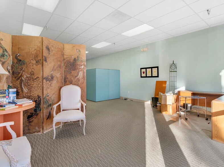 More Photos Of 1168-1258 Jacaranda Blvd, Venice Storefront For Lease