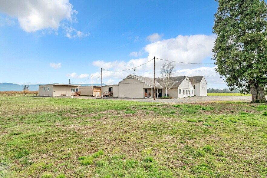 More Photos Of 31414 Harris Dr, Harrisburg Lodge Meeting Hall For Sale