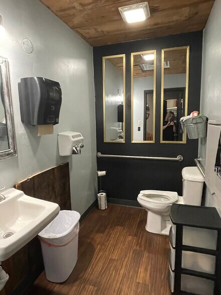 More Photos Of 160 W Broadway St, Sparta Restaurant For Sale