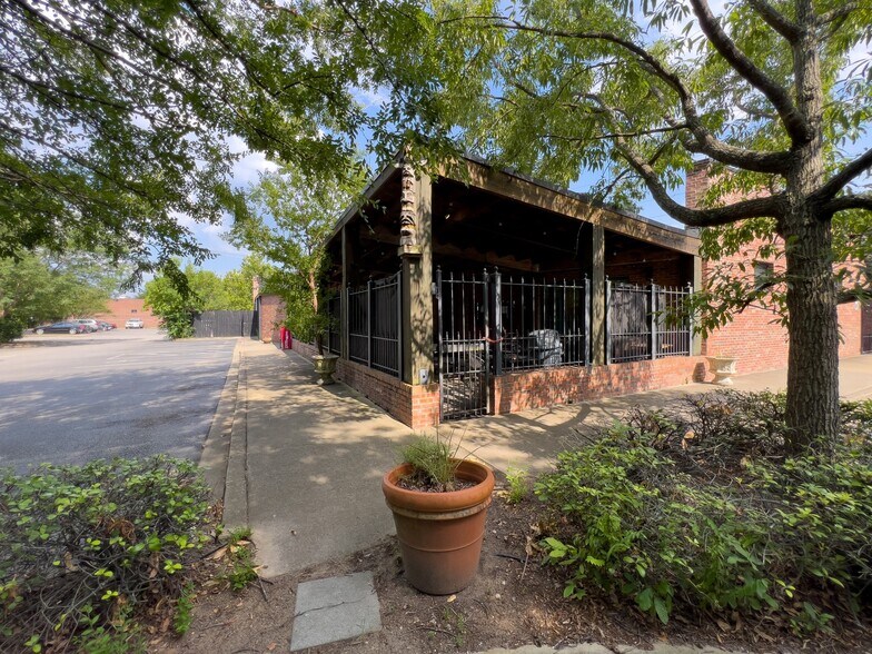 More Photos Of 2719 Rosewood Dr, Columbia Restaurant For Lease