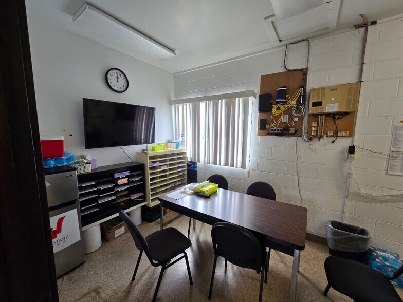 More Photos Of 4321 Lawehana St, Honolulu Land For Lease