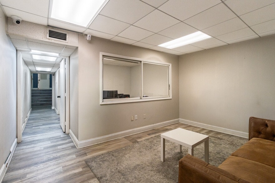 More Photos Of 3337 NW 74th Ave, Miami Warehouse For Sale