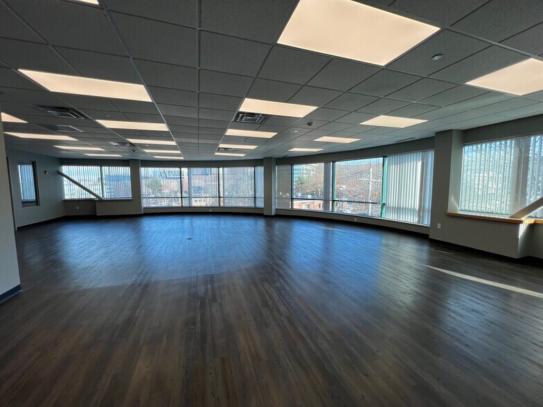 More Photos Of 330 Bear Hill Rd, Waltham Office For Lease