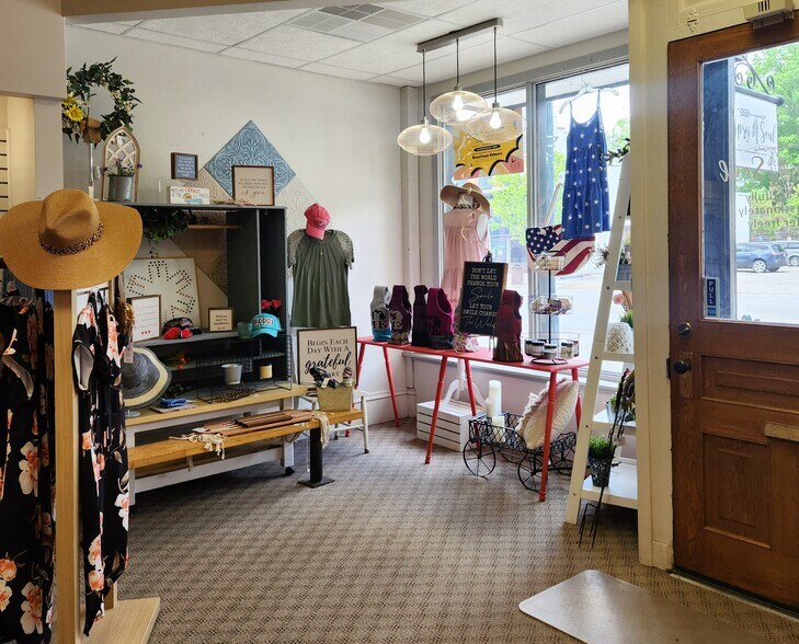 More Photos Of 424 Main St, Edmore Storefront For Sale