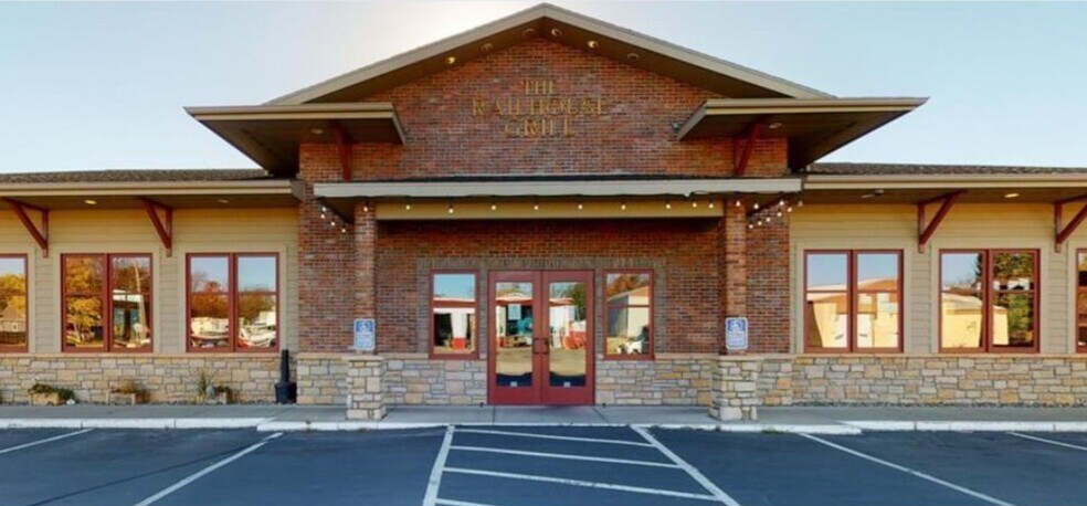 Primary Photo Of 800 W Lyon Ave, Lake City General Retail For Lease