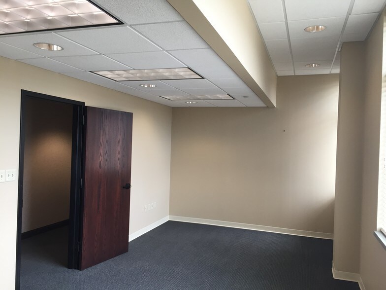 More Photos Of 415 Columbia St, Lafayette Office For Sale