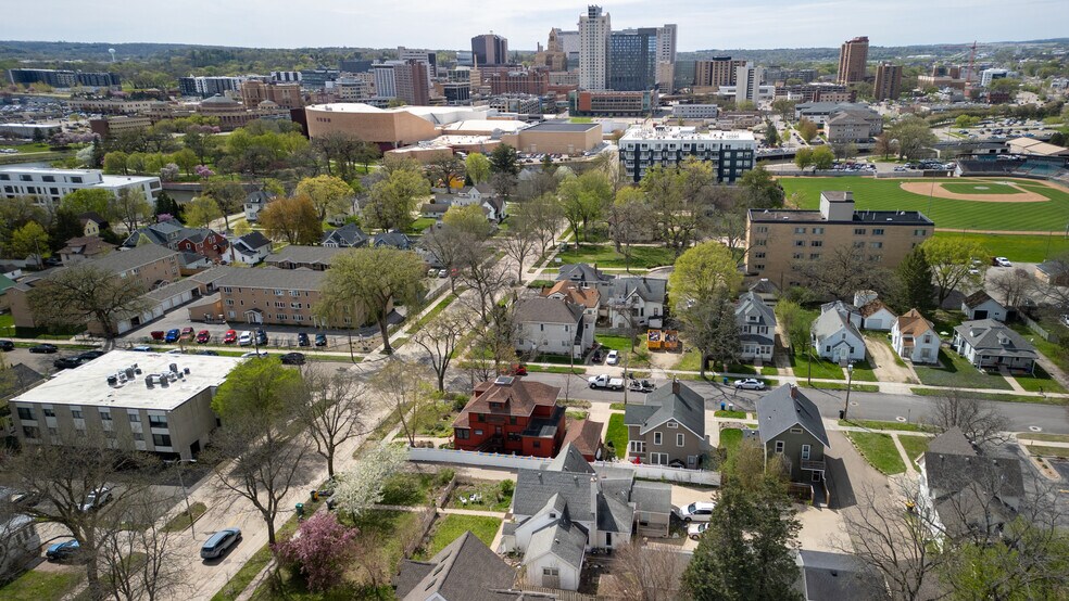 More Photos Of 707 E Center St, Rochester Apartments For Sale