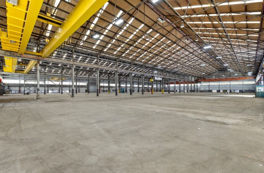 More Photos Of 5311 Clinton Dr, Houston Warehouse For Lease