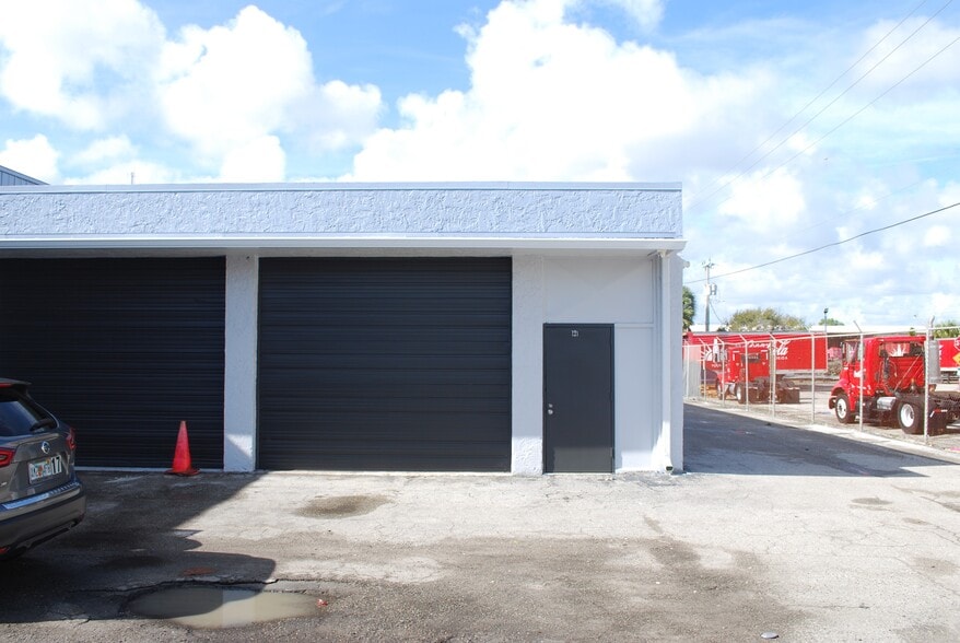 More Photos Of 6461 Garden Rd, Riviera Beach Industrial For Lease