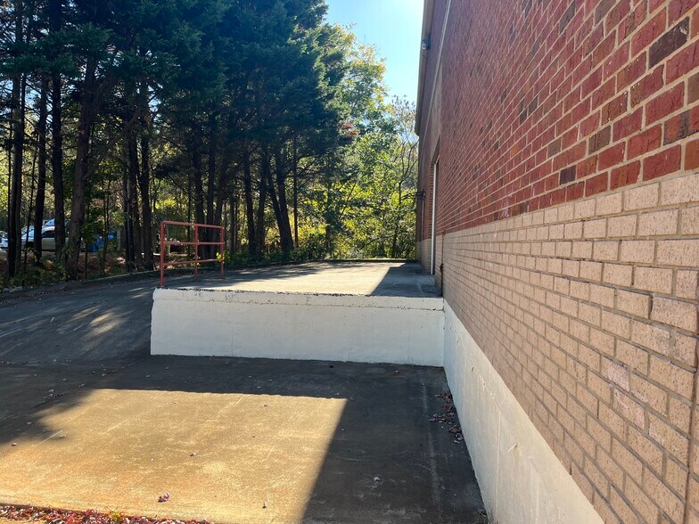 More Photos Of 4388 Sudderth Rd, Buford Warehouse For Sale