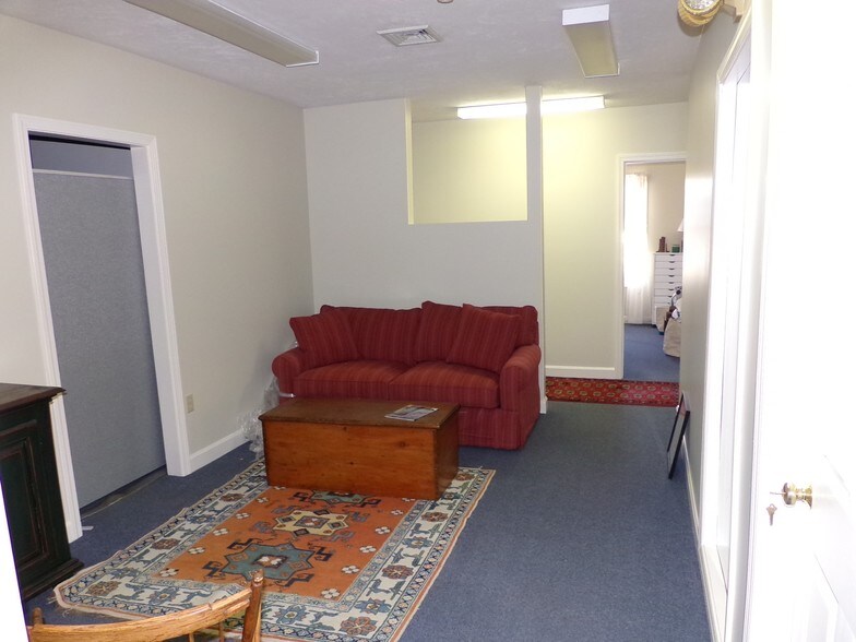 More Photos Of 401 Gilford Ave, Gilford Medical For Lease