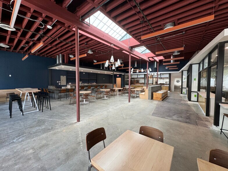 More Photos Of 11016 Magnolia Blvd, North Hollywood Restaurant For Lease