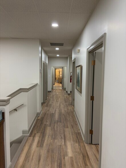 More Photos Of 823 Chickamauga Ave, Rossville Office For Lease