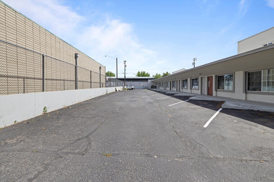 More Photos Of 720 W Lewis St, Pasco Hotel For Sale