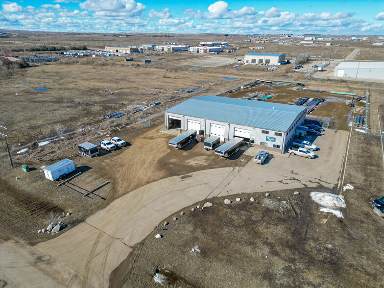 More Photos Of 509 Well St, Williston Warehouse For Lease