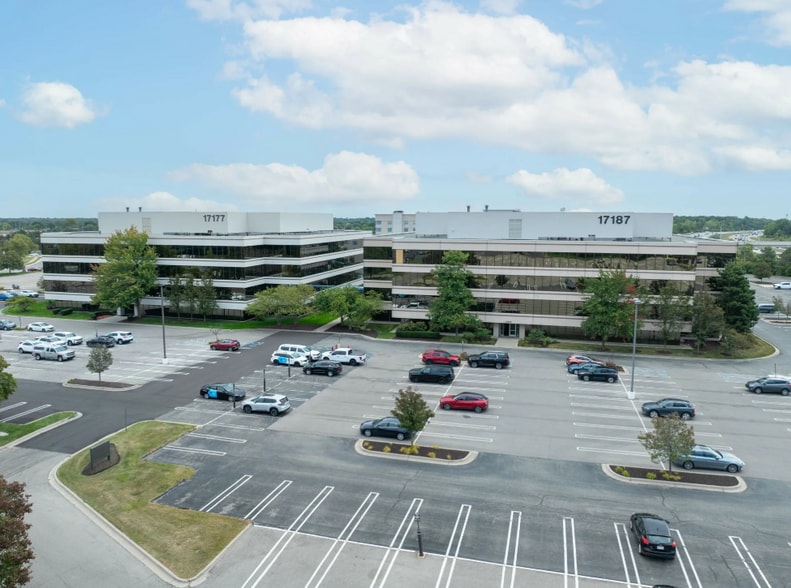 More Photos Of 17187 N Laurel Park Dr, Livonia Office For Lease