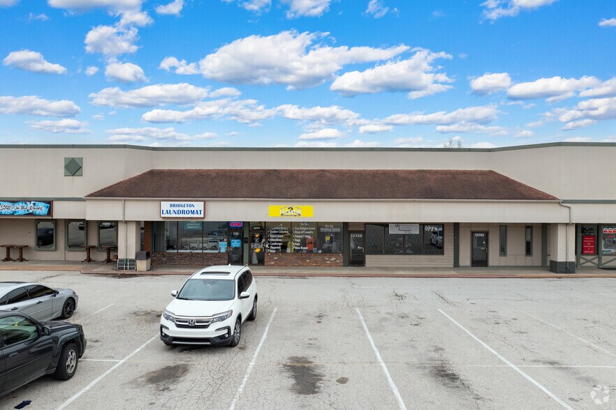 More Photos Of 12243-12305 Natural Bridge Rd, Bridgeton Unknown For Lease