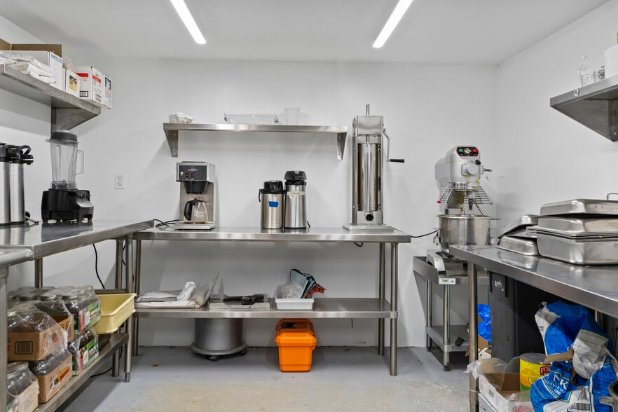 More Photos Of 357 W Main St, Searsport Freestanding For Sale