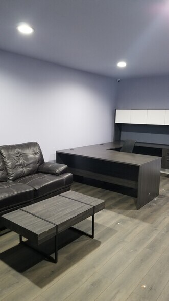 More Photos Of 3019 S Grand Ave, Los Angeles Warehouse For Lease