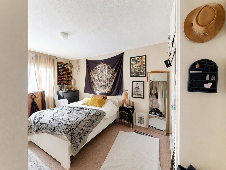 More Photos Of 5642 Lexington Ave, Los Angeles Apartments For Sale