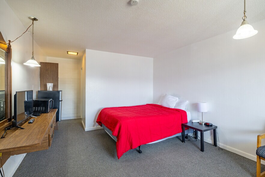 More Photos Of 440 E A St, Casper Hotel For Sale