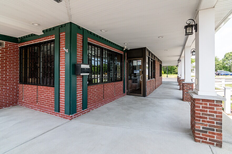 More Photos Of 6595 Post Rd, North Kingstown Fast Food For Sale