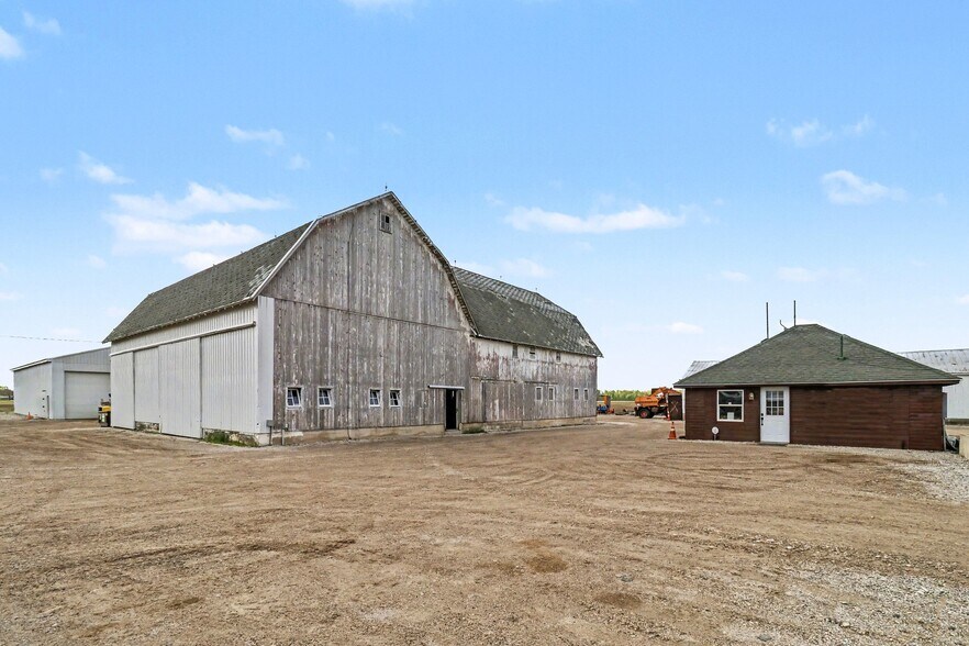 More Photos Of 4685 W US Route 20, Gibsonburg Light Distribution For Sale