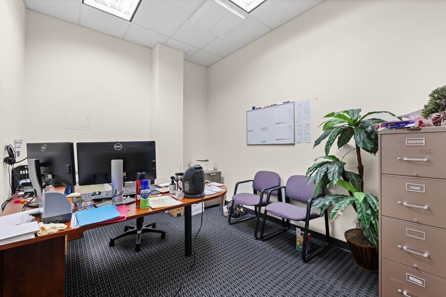 More Photos Of 9300 United Dr, Austin Unknown For Lease