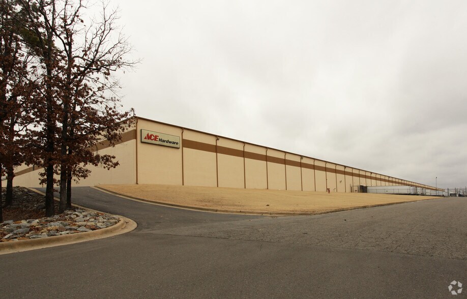 More Photos Of 400 Murphy Dr, Maumelle Distribution For Sale