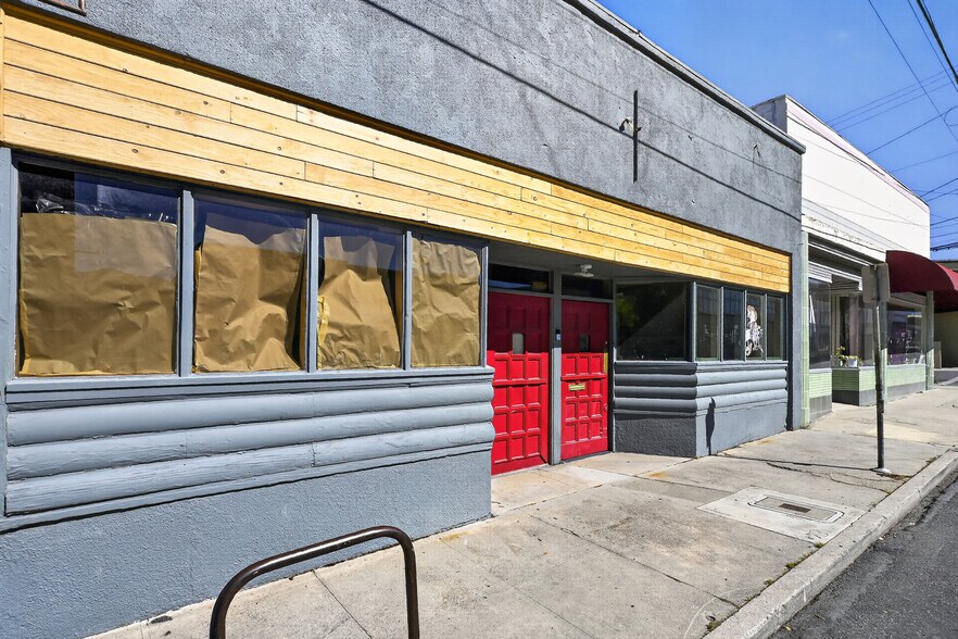 More Photos Of 118 S Broadway St, Yreka Restaurant For Sale
