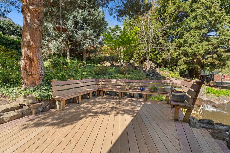 More Photos Of 1001 Cherry Heights Rd, The Dalles Flex For Sale