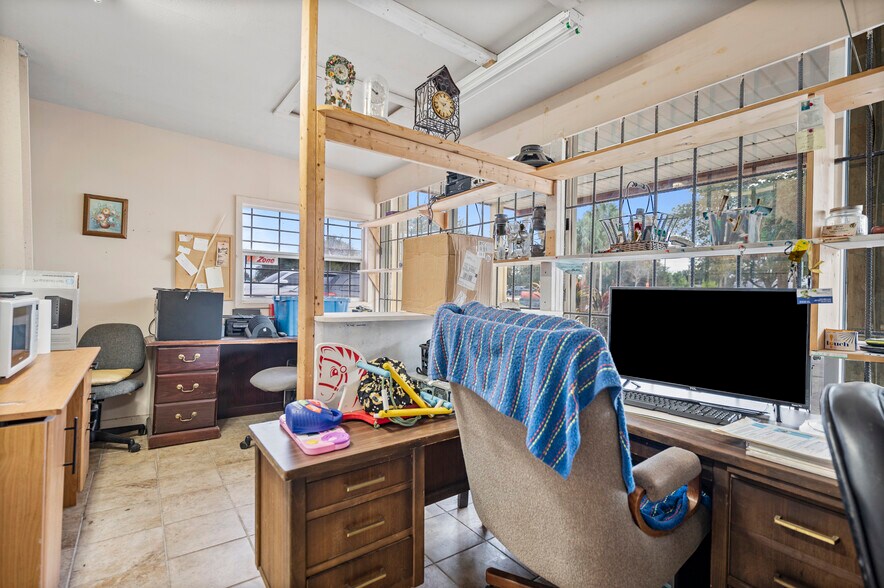 More Photos Of 628 King St, Cocoa Auto Dealership For Sale