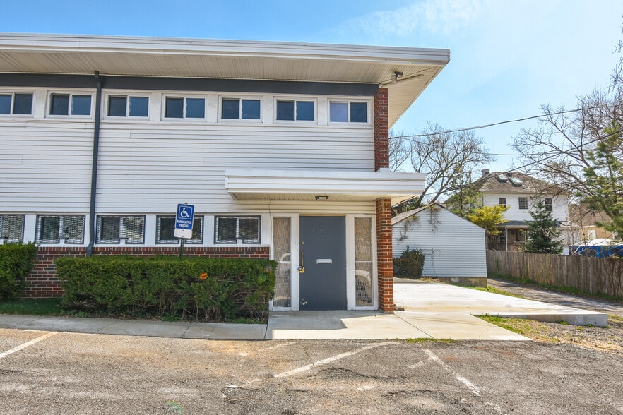 More Photos Of 3505 Perry St, Mount Rainier Office For Lease