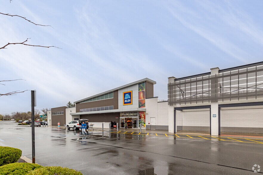 More Photos Of 43 E Rt-59, Nanuet Unknown For Lease