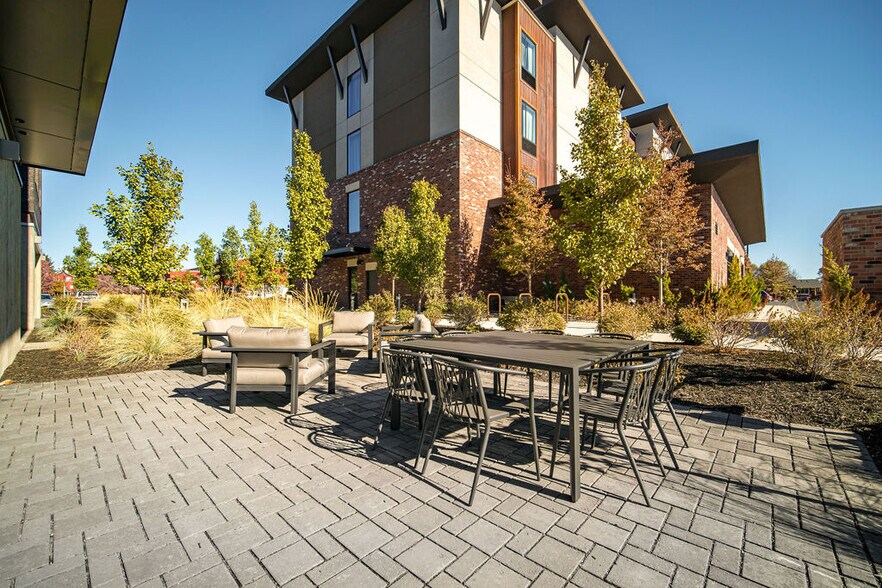 More Photos Of 721 SW Industrial Way, Bend Office For Lease