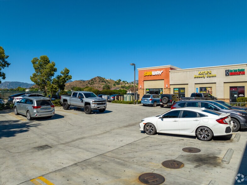 More Photos Of 10118 San Fernando Rd, Pacoima Unknown For Lease