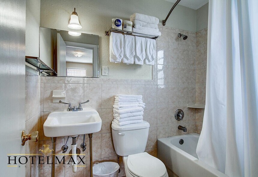 More Photos Of 653 Mandalay Ave, Clearwater Beach Hotel For Sale