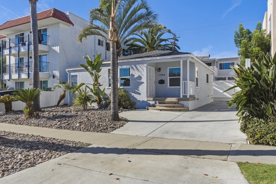 Primary Photo Of 1544 Chalcedony St, San Diego Apartments For Sale