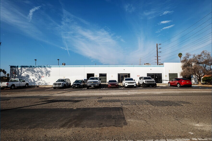 More Photos Of 1000 S Grand Ave, Santa Ana Industrial For Sale