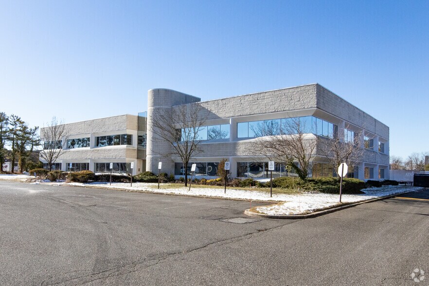 More Photos Of 80 Orville Dr, Bohemia Light Manufacturing For Lease