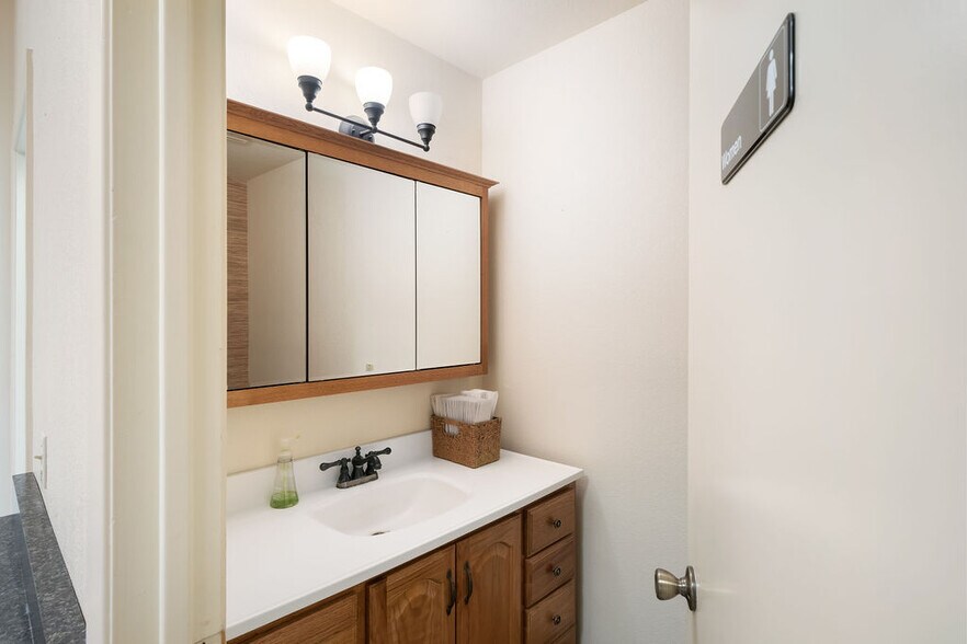 More Photos Of 935 Riverside Ave, Paso Robles Medical For Sale