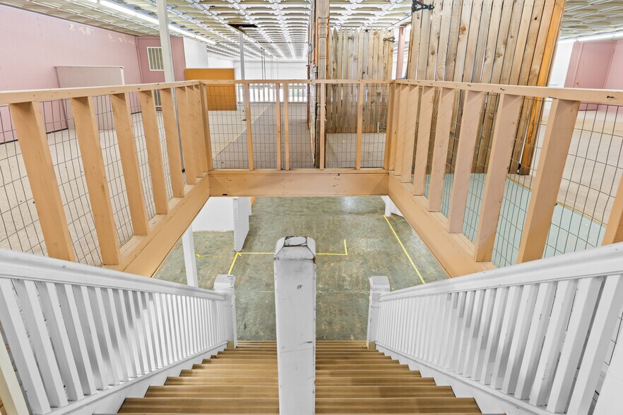 More Photos Of 207 E Elm St, Hillsboro Storefront Retail Residential For Sale