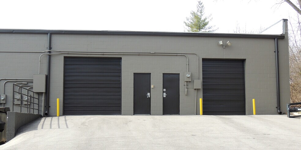 More Photos Of 449-465 Sovereign Ct, Ballwin Office For Lease